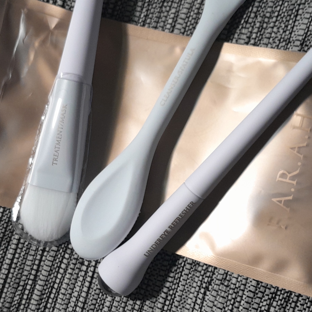 F.A.R.A.H SKIN CARE RETREAT 3 PIECE SKINCARE FACIAL BRUSH TOOLS SET